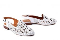 BOCCATO 408.759 biały, czółenka damskie. Białe czółenka Boccato, na lato, w ażurowe wzory, z gumy, bez obcasa, na obcasie, bez zapięcia. Za 254.92 zł.