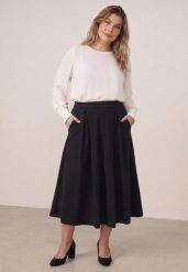 Czarna Rozkloszowana Spódnica z Wysokim Stanem Ismotis. Czarne spódnice Born2be, l, bez wzorów, midi, dopasowane. Za 89.99 zł.