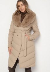 Beżowa Elegancka Kurtka z Pikowanymi Przeszyciami i Futrzanym Kołnierzem Gallea. Brązowe kurtki Born2be, na zimę, l, bez wzorów, z dzianiny, eleganckie, bez kaptura. Za 249.99 zł.