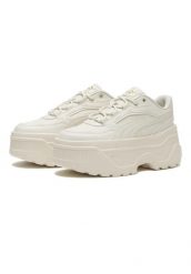 Buty sportowe damskie Puma Karmen X tra. Białe buty treningowe Puma, bez wzorów, z materiału, bez zapięcia, trekkingowe. Za 490.00 zł.