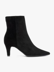 Czarne wyższe botki na szpilce. Czarne botki Ryłko, bez wzorów, ze skóry, eleganckie, bez obcasa, na szpilce, bez zapięcia. Za 479.99 zł.