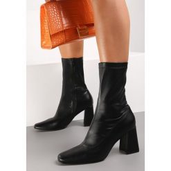 Czarne Botki Granes. Czarne botki Renee, z aplikacjami, z materiału, eleganckie, za kostkę, bez obcasa, na obcasie, bez zapięcia. W wyprzedaży za 149.99 zł.