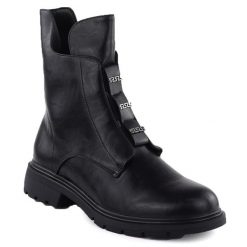 Botki damskie na płaskim obcasie ocieplane czarne Jezzi MR2501-4. Czarne botki Jezzi, bez wzorów, ze skóry ekologicznej, bez obcasa, na płaskiej podeszwie, bez zapięcia. Za 99.99 zł.