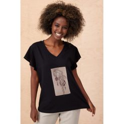 T-Shirt Damski Dreemi BS Czarny. Czarne t-shirty blue shadow, l, z aplikacjami, z bawełny, boho, bez kołnierzyka, bez ramiączek. Za 169.90 zł.