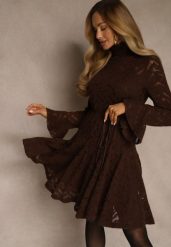 Brązowa Sukienka ze Stójką z Koronki Zdobiona Wiązaniem w Talii i Falbanami Elarassa. Brązowe sukienki Renee, m, z aplikacjami, z koronki, bez kołnierzyka, bez ramiączek, mini. Za 179.99 zł.