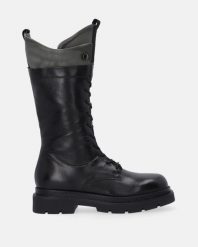 CZARNE BOTKI Z WYSOKĄ CHOLEWKĄ P75301 NERO-ALGA. Czarne botki Venezia, bez wzorów, ze skóry, przed kolano, bez obcasa, bez zapięcia. Za 799.00 zł.