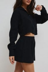 Krótkie spodenki zmuślinu w kolorze CZARNYM - CANO-XL. Czarne szorty Marsala, bez wzorów, z bawełny, klasyczne. Za 159.90 zł.