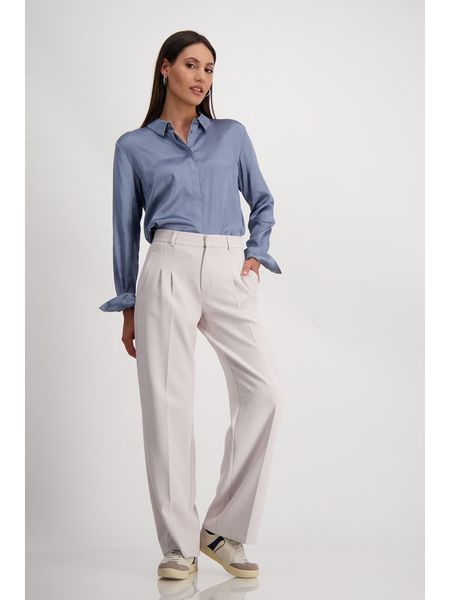 Monari Bluzka w kolorze błękitnym rozmiar: 36. Niebieskie bluzki Monari, bez wzorów, z satyny, bez kołnierzyka, bez ramiączek. Za 118.28 zł.