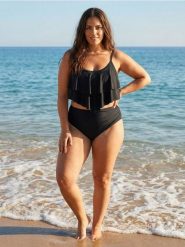 Dół od bikini typu figi z marszczeniami i wysokim stanem - czarny. Czarne majtki sportowe Sinsay, l, bez wzorów. W wyprzedaży za 9.99 zł.