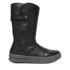 Kozaki Rieker. Czarne kozaki Rieker, bez wzorów, bez obcasa, na płaskiej podeszwie, bez zapięcia. Za 399.99 zł.