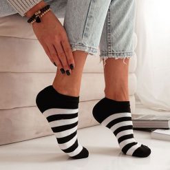 Stopki damskie w grube czarne paski (model 935). Czarne skarpetki Milena, bez wzorów, z bawełny. Za 14.90 zł.
