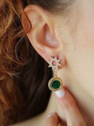 Pierres delicates Pozłacane kolczyki-wkrętki z cyrkoniami rozmiar: onesize. Zielone kolczyki Pierres delicates, z cyrkonią, pozłacane. Za 43.99 zł.