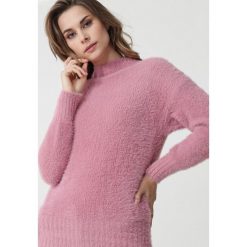 Ciemnoróżowy Sweter Wełniany Holding On. Czerwone swetry Born2be, l, bez wzorów, z wełny, bez ramiączek. W wyprzedaży za 59.49 zł.