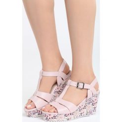 Różowe Sandały All I Ever Wanted. Sandały marki QUECHUA. Za 89.99 zł.