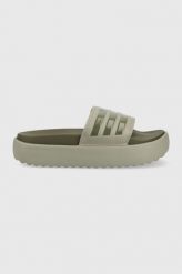 Adidas klapki damskie kolor zielony na platformie. Zielone klapki adidas, bez wzorów, z materiału, bez obcasa, na platformie, bez zapięcia. Za 229.99 zł.