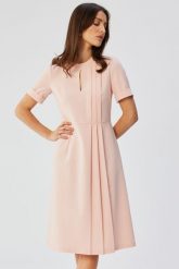 Elegancka sukienka midi z ozdobnymi zakładkami pudrowy róż. Czerwone sukienki Stylove, m, bez wzorów, eleganckie, bez kołnierzyka, bez ramiączek, midi. Za 249.00 zł.