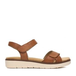 Sandały Remonte. Brązowe sandały Remonte, bez wzorów, bez obcasa, na płaskiej podeszwie, bez zapięcia. Za 369.99 zł.