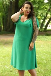 Sukienka letnia swobodna z wiązanymi ramionami LEJLA zielona PROMOCJA. Zielone sukienki KARKO, do pracy, plus size, bez wzorów, z materiału, biznesowe, bez kołnierzyka, plus size, bez ramiączek, kopertowe. Za 219.50 zł.