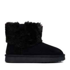 Śniegowce Lasocki. Czarne botki Lasocki, bez wzorów, bez obcasa, na płaskiej podeszwie, bez zapięcia. Za 249.99 zł.
