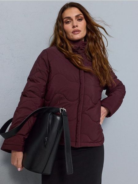 Pikowana kurtka puffer ze stójką - bordowy. Czerwone kurtki Sinsay, l, bez wzorów, bez kaptura. Za 59.99 zł.