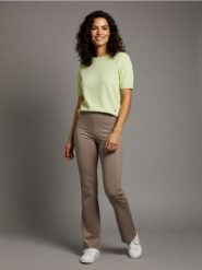 Bluzka swetrowa - zielony. Zielone bluzki Sinsay, l, bez wzorów, bez kołnierzyka, bez ramiączek. Za 29.99 zł.