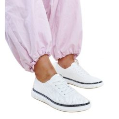 Biało-czarne ażurowe tenisówki Biserka białe. Białe trampki w ażurowe wzory, eleganckie, bez zapięcia. Za 79.62 zł.