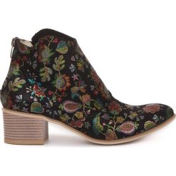 Botki kwobojki na 5 cm klocku - skóra naturalna - model 483 - kolor czarne liście. Czarne botki Zapato, bez wzorów, z jeansu, biznesowe, bez obcasa, na obcasie, bez zapięcia. Za 419.00 zł.