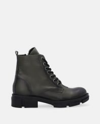 ZIELONE BOTKI Z CIENIOWANEJ SKÓRY 53C0727 KHAKI. Brązowe botki Venezia, bez wzorów, ze skóry, bez obcasa, bez zapięcia. Za 349.00 zł.
