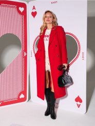 Długi płaszcz z ozdobnymi guzikami - czerwony. Czerwone płaszcze Sinsay, l, bez wzorów, bez kaptura. Za 139.99 zł.