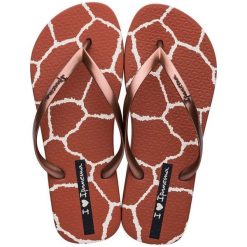 Ipanema I Love Safari — damskie klapki brązowo-miedziane, roz. 40. Brązowe klapki Ipanema, bez wzorów, z materiału, sportowe, bez obcasa, bez zapięcia. Za 137.99 zł.