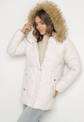 Biała Pikowana Kurtka z Kapturem z Futerkiem Oliresa. Białe kurtki Born2be, l, bez wzorów, z dresówki, sportowe, z kapturem. Za 189.99 zł.