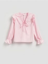 Koszula z falbanami - pastelowy róż. Czerwone koszule Reserved, l, bez wzorów, z tkaniny, bez kołnierzyka, bez ramiączek. Za 159.99 zł.