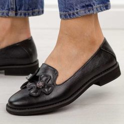 Czarne półbuty damskie Jezzi 25128-3. Czarne półbuty wsuwane Jezzi, na jesień, bez wzorów, z jeansu, casualowe, z okrągłym noskiem, bez obcasa, na płaskiej podeszwie. Za 199.00 zł.