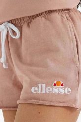 SPODENKI DAMSKIE SZORTY ELLESSE KRÓTKIE KOLOR RÓŻOWY. Czerwone szorty sportowe Ellesse, bez wzorów, z bawełny, do biegania. Za 132.23 zł.