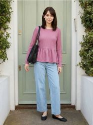 Bluzka z ozdobnymi falbanami - różowy. Czerwone bluzki Sinsay, l, bez wzorów, bez kołnierzyka, bez ramiączek. Za 39.99 zł.