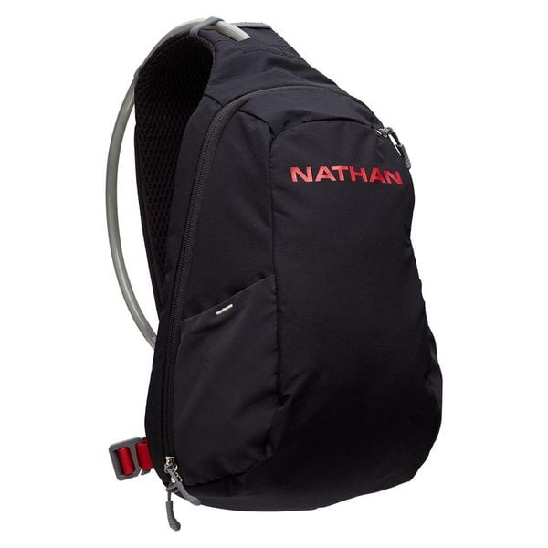 Plecak Nathan Run Sling 8 L. Czarne plecaki NATHAN, bez wzorów, bez dodatków. Za 504.00 zł.