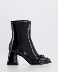 LAKIEROWANE BOTKI 04157818R BLACK. Czarne botki Venezia, bez wzorów, z lakierowanej skóry, bez obcasa, bez zapięcia. Za 299.00 zł.