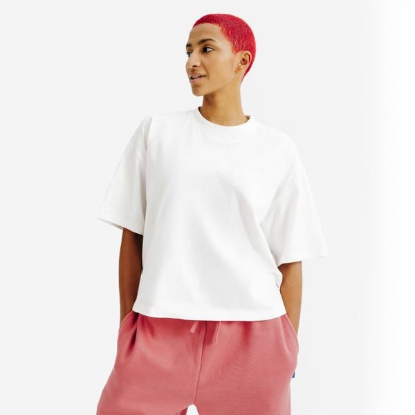 Koszulka damska crop top Elementals. Białe topy sportowe Decathlon, l, bez wzorów, z bawełny. W wyprzedaży za 29.99 zł.