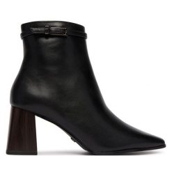 Botki Tamaris. Czarne botki Tamaris, bez wzorów, bez obcasa, na słupku, bez zapięcia. Za 484.99 zł.