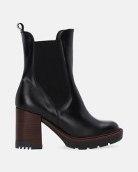 CZARNE BOTKI NA OBCASIE 105185 PEL NERO. Czarne botki Venezia, bez wzorów, ze skóry, bez obcasa, na obcasie, bez zapięcia. Za 439.00 zł.