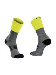Skarpety rowerowe NORTHWAVE EXTREME PRO HIGH SOCK. Szare skarpetki Northwave, bez wzorów, z wełny. Za 72.00 zł.