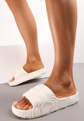 Białe Piankowe Klapki z Ozdobnym Tłoczeniem Eupnia. Białe klapki Renee, bez wzorów, bez obcasa, bez zapięcia. Za 29.99 zł.