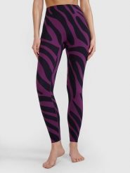 LEGGINSY DAMSKIE 4F DO JOGI SZYBKOSCHNĄCE KOLOR FIOLETOWY. Fioletowe legginsy 4f, bez wzorów, z materiału, długie. Za 169.99 zł.