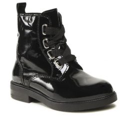 Trzewiki Lasocki. Czarne botki Lasocki, bez wzorów, bez obcasa, na płaskiej podeszwie, bez zapięcia. Za 279.99 zł.