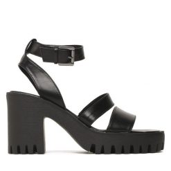 Sandały JENNY. Czarne sandały Jenny, bez wzorów, bez obcasa, na słupku, bez zapięcia. Za 139.99 zł.