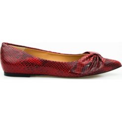 Baleriny skórzane z kokardką bordowe Victoria Gotti-37. Czerwone baleriny Inna, bez wzorów, z materiału, eleganckie, bez obcasa, bez zapięcia. W wyprzedaży za 261.99 zł.
