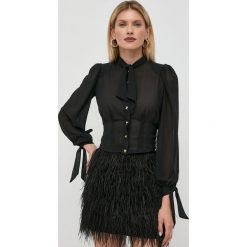 Elisabetta Franchi koszula damska kolor czarny regular z wiązanym dekoltem. Czarne koszule Elisabetta Franchi, z aplikacjami, z tkaniny, bez kołnierzyka, bez ramiączek. W wyprzedaży za 1,099.90 zł.