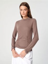 Bluzka ze stójką - brązowy. Brązowe bluzki Sinsay, l, bez wzorów, bez kołnierzyka, bez ramiączek. Za 35.99 zł.