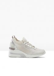 Sneakersy na podeszwie platformie Mustang. Brązowe buty sportowe lifestyle bonprix, bez wzorów, sportowe, bez zapięcia. Za 299.99 zł.