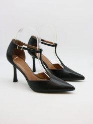 Bellucci Czółenka w kolorze czarnym rozmiar: 41. Czarne czółenka Bellucci, bez wzorów, klasyczne, bez obcasa, na szpilce, bez zapięcia. Za 117.99 zł.